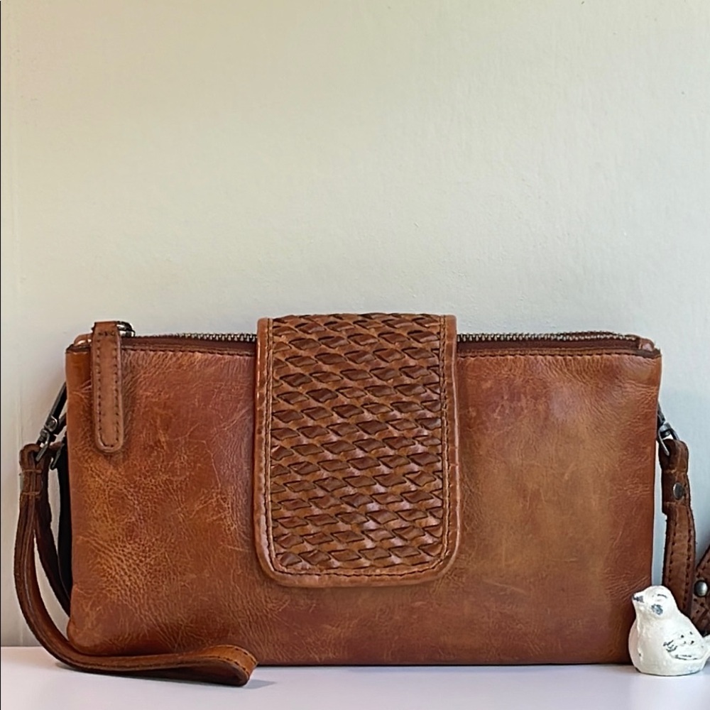 Vilenca Holland Distressed Genuine Leather Wristlet Crossbody